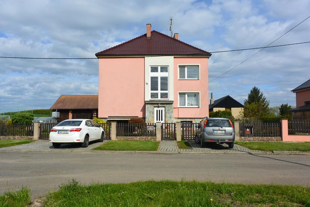 Rodinne Ubytovani - Family Accommodation Kobylice Экстерьер фото